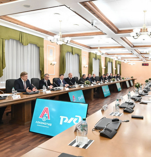 Фото Предсезонная встреча новосибирского «Локомотива»