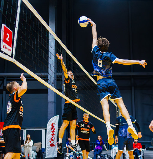 Фото «Кубок КОМУС-2025»: невская волейбольная волна